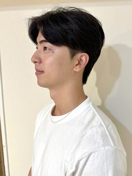 クレビアテン(CreBiA ten_) センターパート　ニュアンスパーマ　韓国メンズヘア