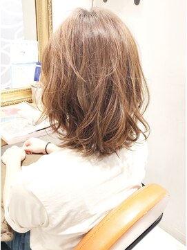 ミッシェル アフロート(michelle afloat) 20代30代40代50代ラウンドCカーブカット×ゆるラフ外ハネ