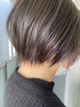 ガルボ ヘアー(garbo hair) #ガルボヘアー #ショートヘアー #うなじ美人 #コロンとショート