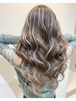 ローレン(Rollen)&nbsp;大人気！グレージュ×シールエクステで作るホワイトハイライト