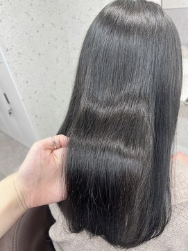 アデプト 北千住店(adept) 【adept北千住　エリスタイル】ツヤ髪韓国風ブルーブラック