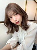 大人可愛いミディアムレイヤー 顔周りカット 抜け感シースルー