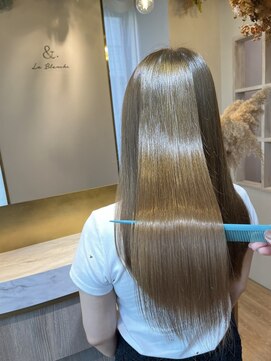 アンド ラ ブランシュ(&.La Blanche) セミディ/シアーカラー/ショートヘア/姫カット/魅力倍増カール