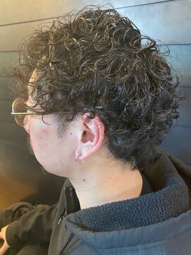 ディスイズバーバーフォース(THIS IS BARBER 4th) スパイラルパーマ マッシュ 束感スタイリング 30代40代