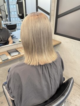 ジーナ 池袋(Zina) #ミルティーベージュの切りっぱなしボブ