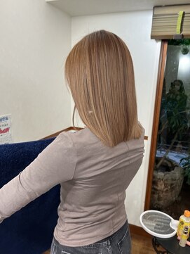 湿気でも広がらない。ケラチンで叶うツヤ髪