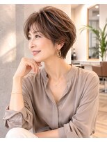 バグズ(Baguz)&nbsp;40代50代大人美人小顔ひし形ショートレイヤー丸み艶ベージュ