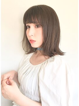 ラブクロムトーキョー オモテサンドウ(LOVECHROME OMOTESANDO) マロンベージュの切りっぱなしAラインボブ