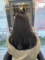 オリーブベージュ／抜け感レイヤーカット