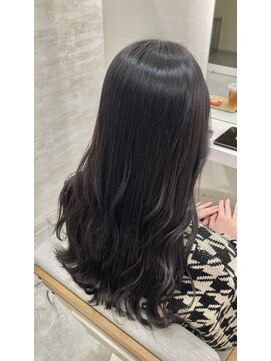 ウタ(Uta) 20代＊透明感ブルーブラック