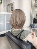 脱白髪染めミルクティーベージュ白髪ぼかしレイヤーカット