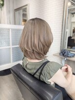 プレジール (Plaisir)&nbsp;脱白髪染めミルクティーベージュ白髪ぼかしレイヤーカット