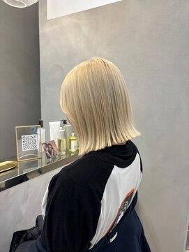 ジーナ 札幌(Zina) 髪質改善＊ホワイトブロンド＊外ハネ切りっぱなしボブ＊美髪