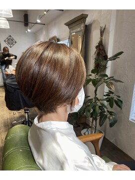 ロア(Loah) 艶感ショートヘア/ベージュカラー