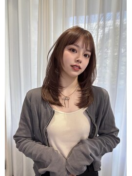 リリー(Lilley) ＼ 中顔面短縮ミディアムレイヤーカット ／