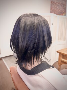 ヘアルーム ウキ ミディアムレイヤー　ウルフレイヤー　オフブラックカラー