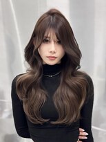 ロムーク 表参道(LOMKH)&nbsp;ミディアムレイヤーロングレイヤーカット顔周りオリーブベージュ