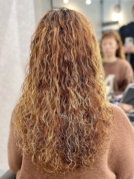 ヘアーサロンエー 美容師研究所(Hair Salon A 美容師研究所) スパイラルパーマスタイル