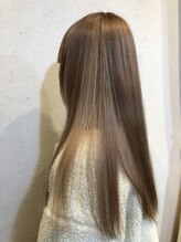 ホットボーンプラス 豊春店(Hot Born+) 透明感あるミルクティーカラー