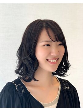 ヘアーヴィーヴル 松茂店(Hair BIVRE) 切りっぱなし前下がりボブ フォギーグレージュ