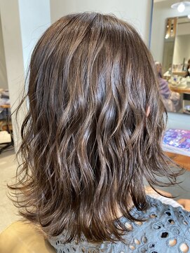 アヴァカブヘアライフ(avacab HAIR LIFE) ふわふわミディアム◎ミルクティーベージュ