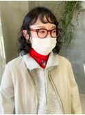 くるくる　ミディアムパーマ　黒髪　スパイラルパーマ　オン眉