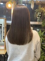 イリー 代官山(ILY)&nbsp;ストレート/ロング/くすみベージュ/30代40代50代60代/SAORI