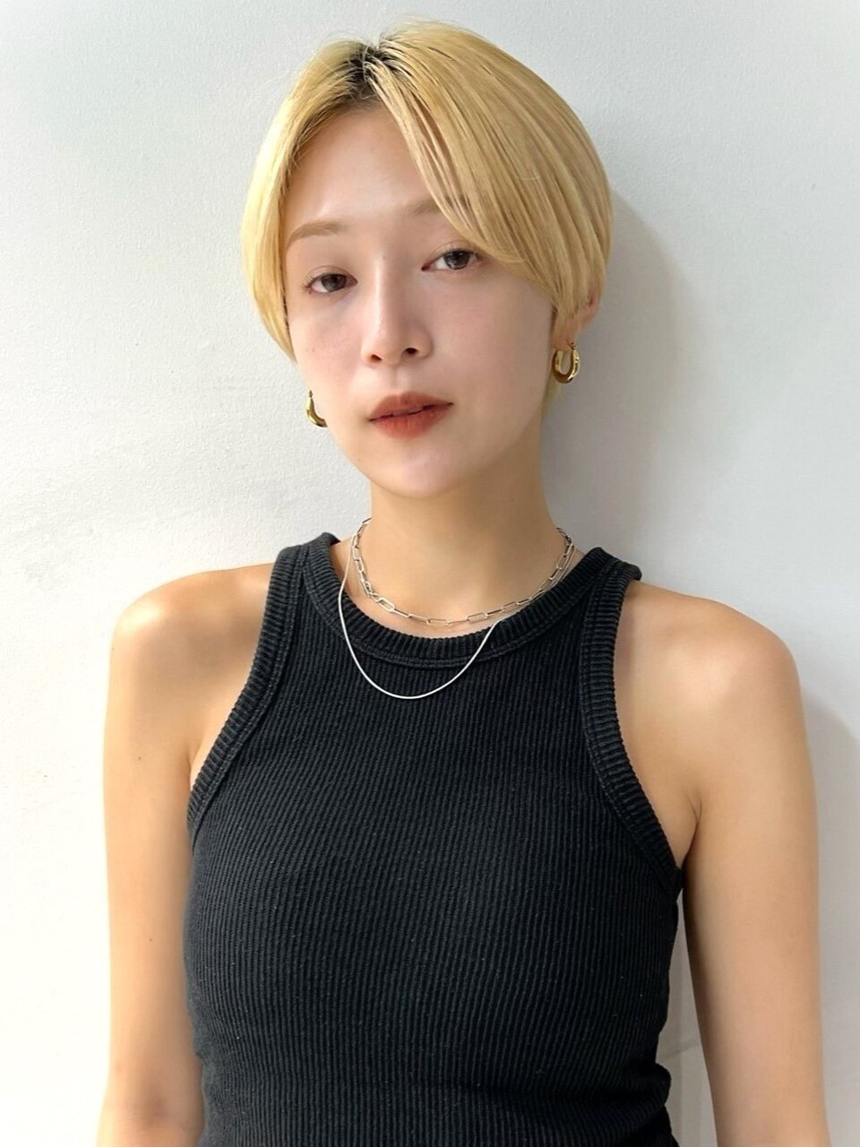ハイトーン 大人ショート センターパート ブロンドカラー
