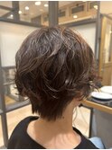 大人可愛い小顔立体感ワンサイドショートパーマボブ20代30代