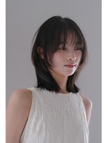 コア 銀座(COA)&nbsp;ナチュラルに動く、自然体で柔らかいミディレイヤースタイル