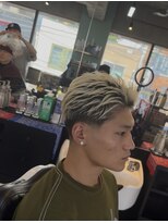タイト スワッグ バーバーワークス(TIGHT SWAG BARBERWORKS)&nbsp;テーパーフェード×金髪