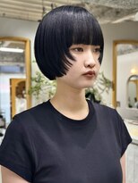 クル(k u r u) ブルーブラック ショートボブ フェイスレイヤー
