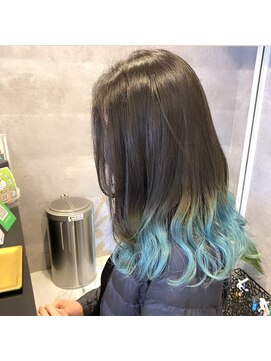 キャラ シャローネ 池袋(Chara Chalone) 毛先にターコイズグリーンの裾カラー【池袋/池袋/岸雄一】