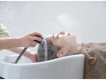 マイクロバブルの力で頭皮と髪の汚れを落としてハイクオリティな素髪へ