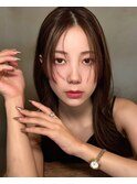 外ハネ前髪なしセンターパートレイヤーくびれセミロング
