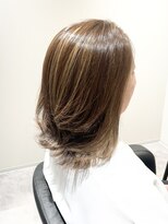 ストフ(stof)&nbsp;レイヤーカット/ベージュカラー/インナーカラー/ハイライト