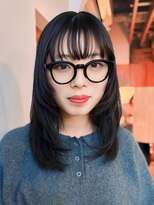 ロティー(loty)&nbsp;ミディアムレイヤースタイル 顔周りカット 前髪 グレージュ 20代