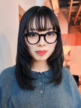 ロティー(loty) ミディアムレイヤースタイル 顔周りカット 前髪 グレージュ 20代