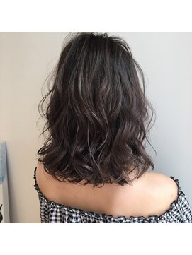 カシェ シモムラ(Cashe'e SHIMOMURA) 色落ちを楽しむラベージュカラー