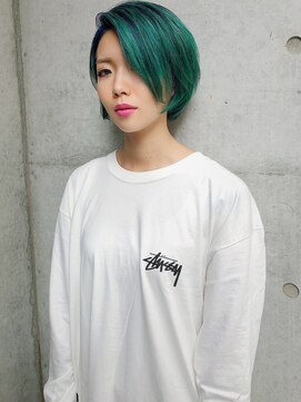 ヴィレッタ(VIRETTA) エメラルドグリーン×ショート