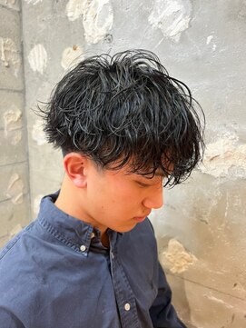 アカ(ACA) マッシュ　ツイストスパイラル　波巻きパーマ　センターパート