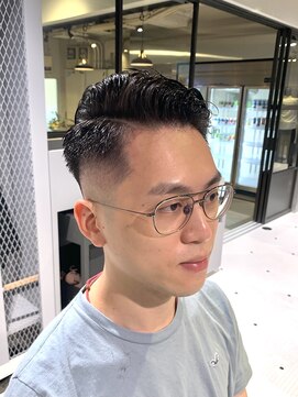 フランクスバーバーザスタンド(Frank’s barber the stand) サイドパートフェードパーマショートF