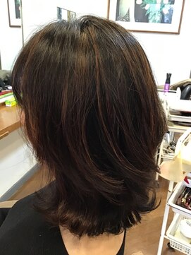 びようしつ あとりえ ふんわりレイヤーカット