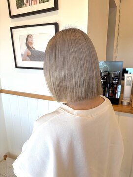 ジジ フィーカ 佐野(Gigi fika) ホワイトベージュ