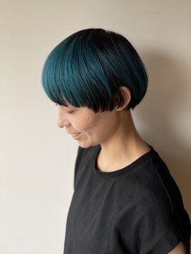 イコル(ikoru) デザインカラー マッシュショート ブルーカラー 代官山 40代