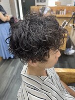 ヘアスペースプルメリア(Hair space Plumeria) 縦落ちスパイラルパーマ