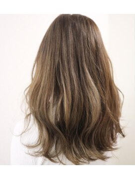 フィス(Fe's) ホワイティーグレージュ