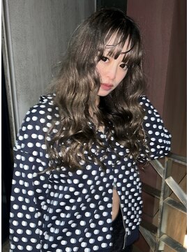 ピア ヤクイン(Pia Yakuin) 透け感ダークカラー×ゆるウェーブ