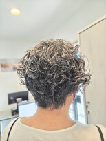 ティエル(tielu.)&nbsp;グレイヘアナチュラルパーマ