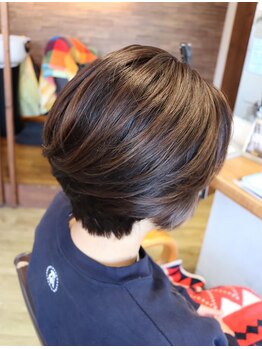 ヘア アトリエ マム(hair atelier mum)の写真/キュっとした襟足、バックのシルエットを残し、サイドのシルエットを綺麗に魅せる高いカット技術のmum★